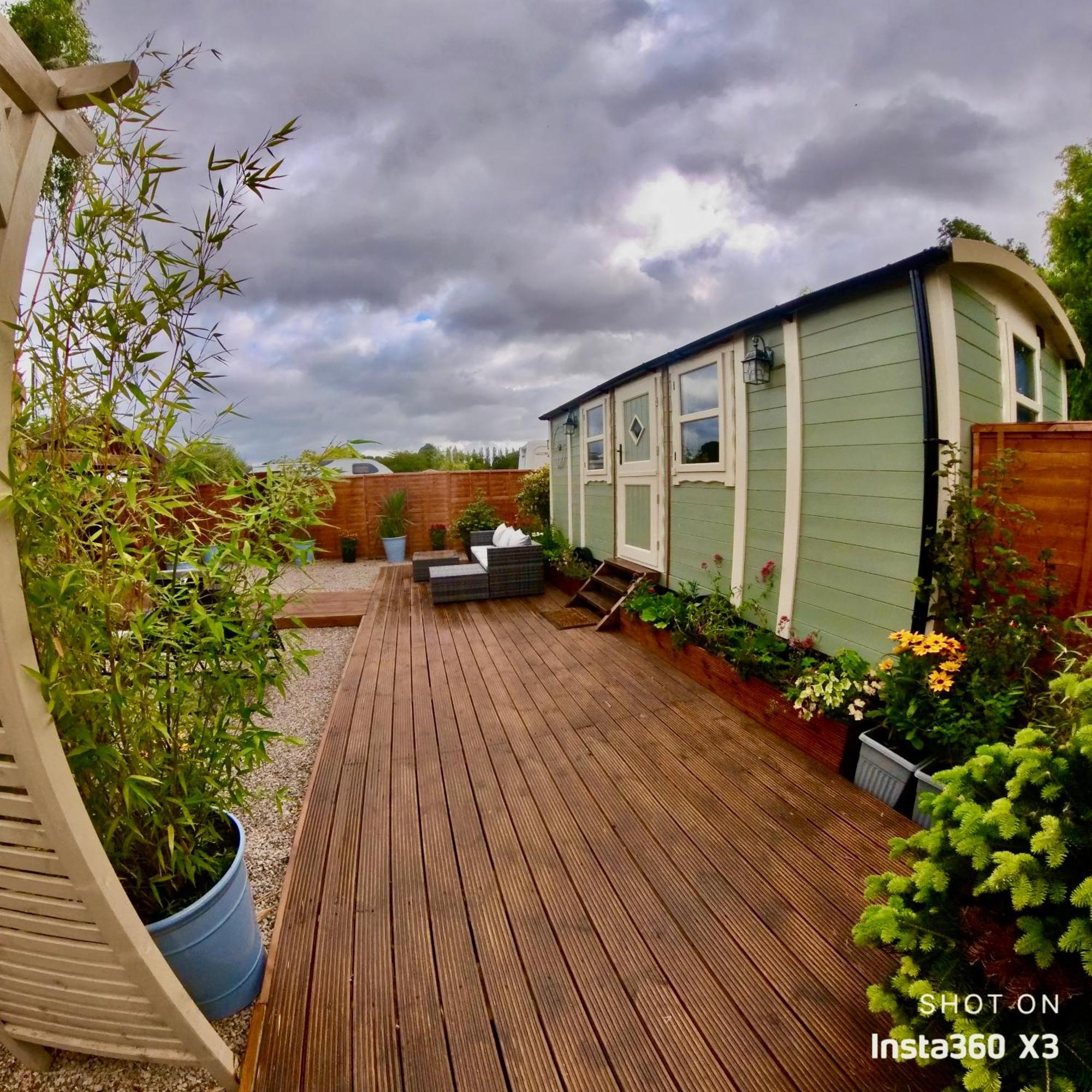 Alices Garden Two Acampamento York